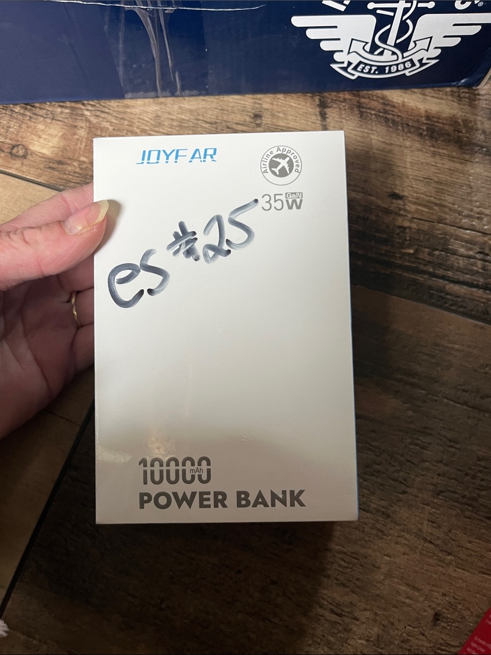 White 10000mAh Power Bank 35W